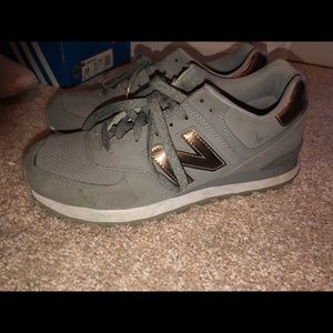 rose gold and dark grey women’s new balance